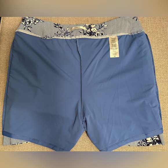 S.C.&CO. skort like new - Picture 3 of 3